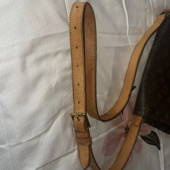 Louis Vuitton Brown Monogram Shoulder Bag - Picture 3 of 12